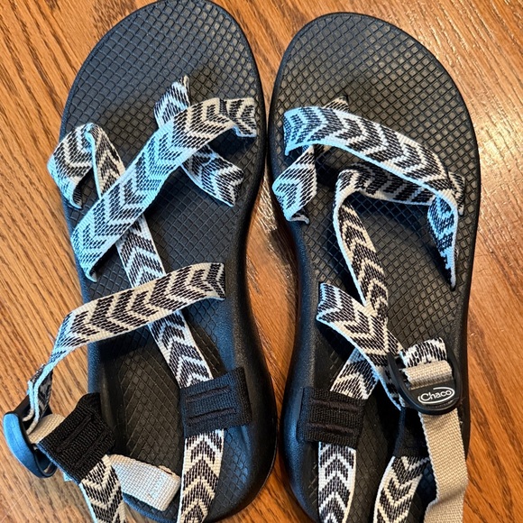 Women’s Chaco z2 Chevron Strap Sandals - Black and White Size 8 - Picture 2 of 5